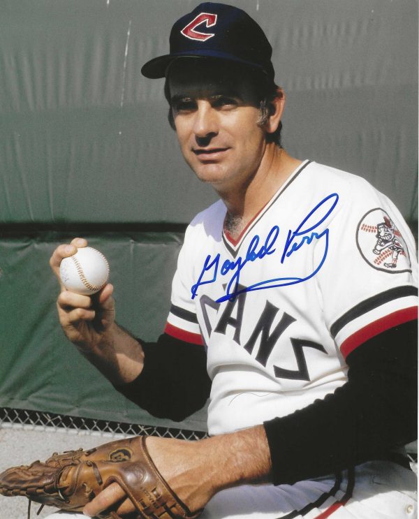 Autographed GAYLORD PERRY 8x10 Cleveland Indians Photo