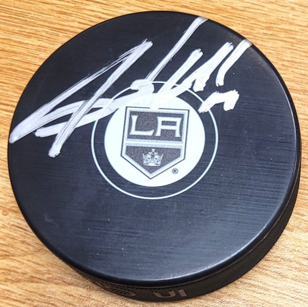 Autographed JUSTIN WILLIAMS Los Angeles Kings Hockey Puck