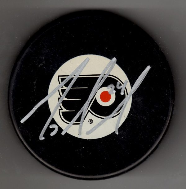 Autographed MATT READ Philadelphia Flyers Hockey Puck JSA