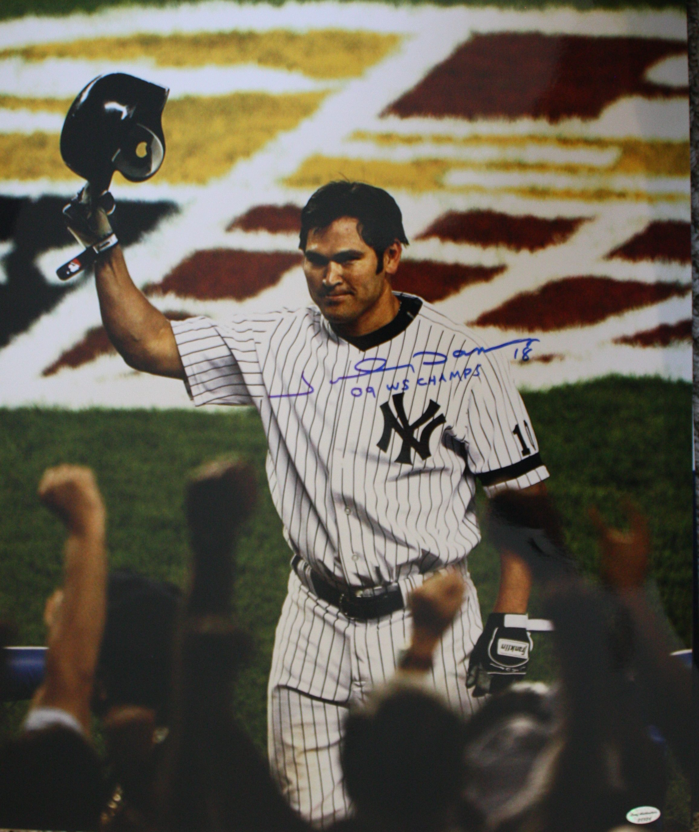 Former Red Sox, Yankees Player Johnny Damon to Sign Autographs at