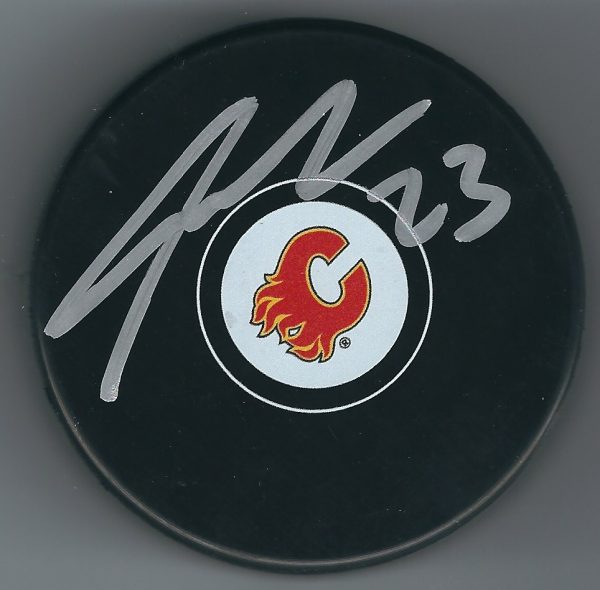 Autographed SEAN MONAHAN Calgary Flames Hockey Puck