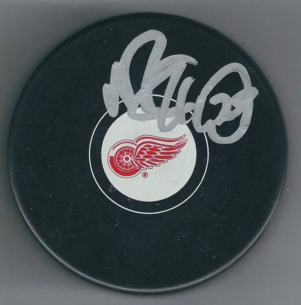 Autographed MIKE GREEN Detroit Red Wings Hockey Puck