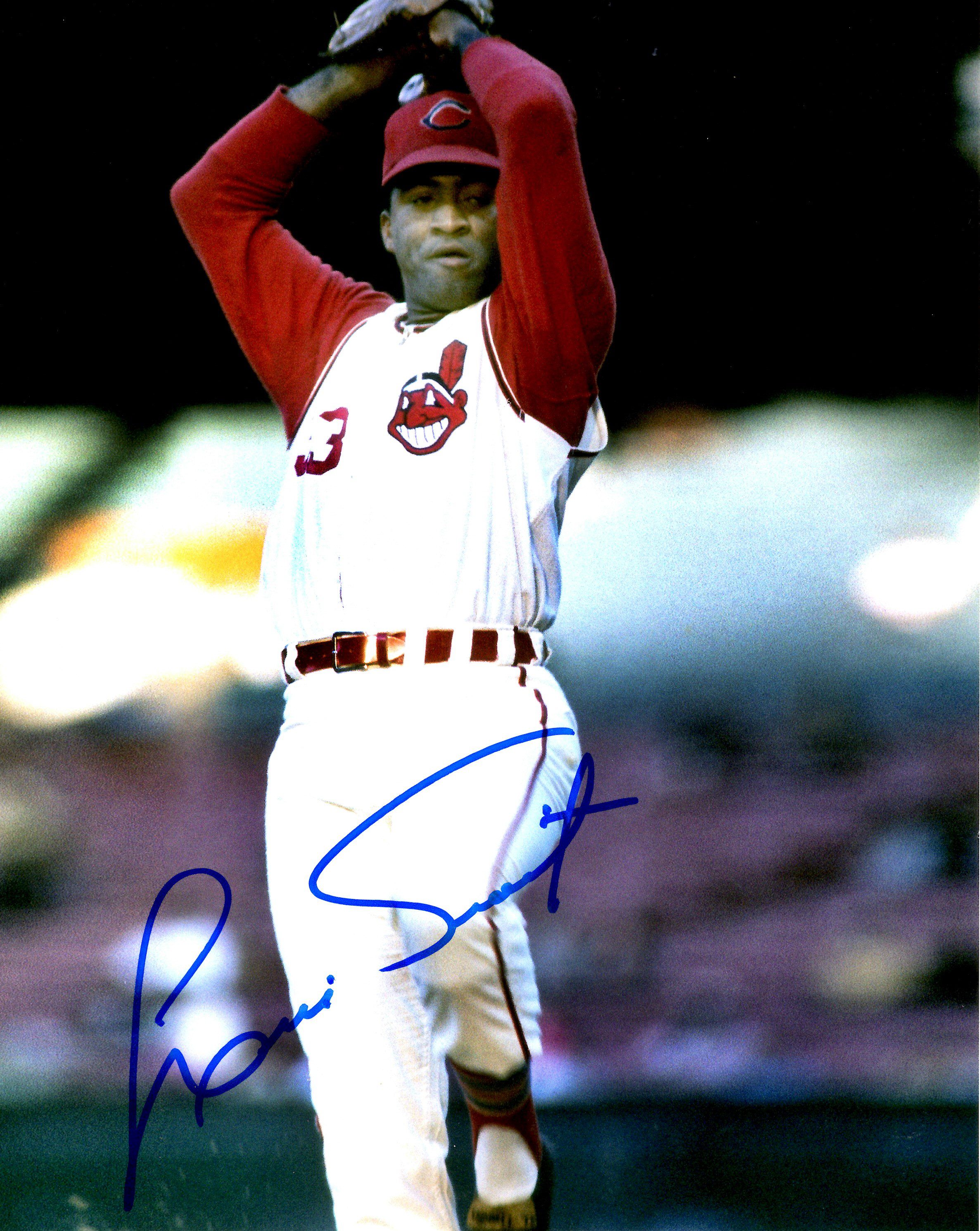 Tiant, Luis Autographed Baseball