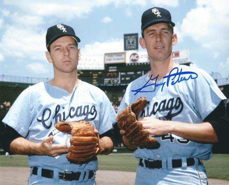 AUTOGRAPHED GARY PETERS 8X10 Chicago White Sox Photo - Main Line Autographs