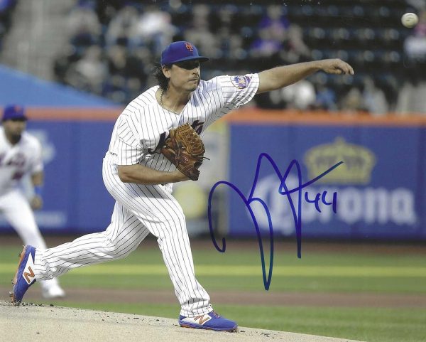 Autographed JASON VARGAS 8X10 New York Mets photo