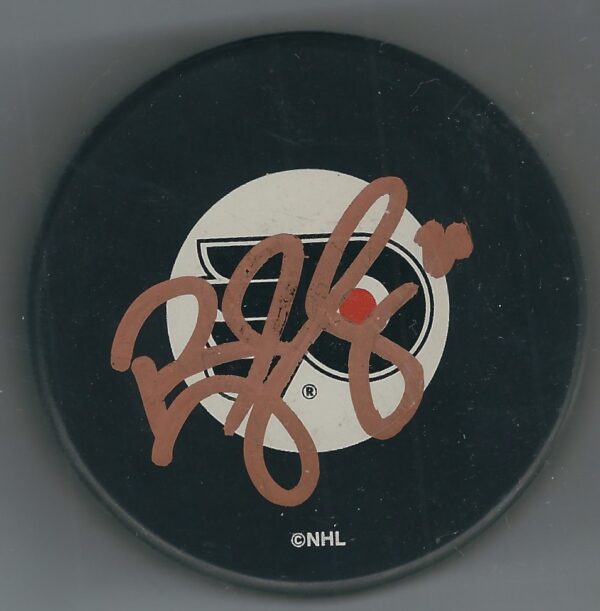 Autographed R.J. UMBERGER Philadelphia Flyers Hockey Puck