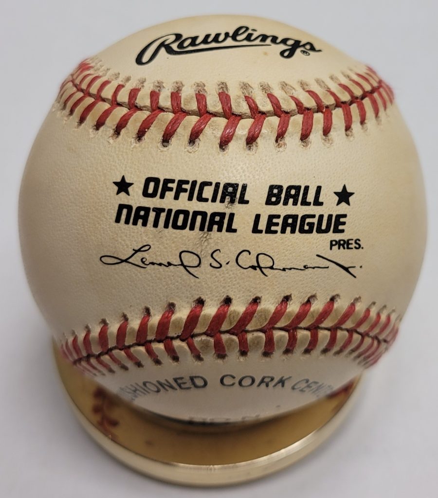 Autographed ARMANDO VAZQUEZ Official National League Baseball - Main ...