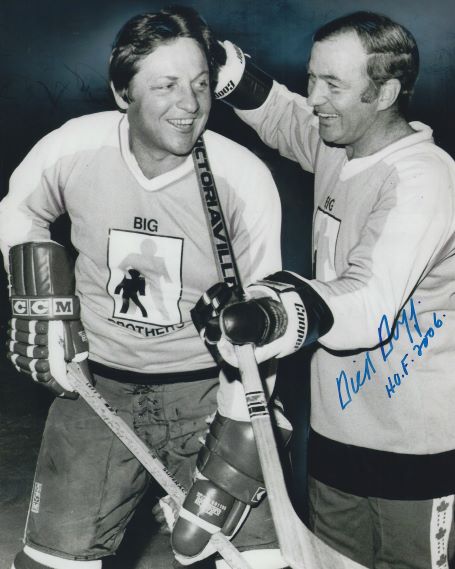 Autographed WAYNE SIMMONDS 8x10 Toronto Maple Leafs Photo - Main Line  Autographs
