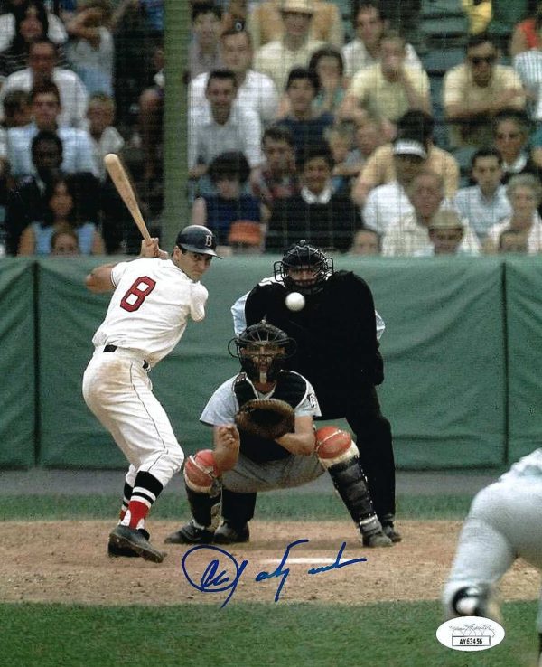 Autographed CARL YASTRZEMSKI 8X10 Boston Red Sox JSA COA