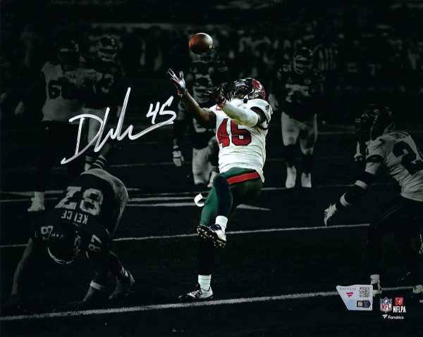 Autographed  Dein White Tampa Bay Buccaneers 8x10 Photo w/Fanatics COA